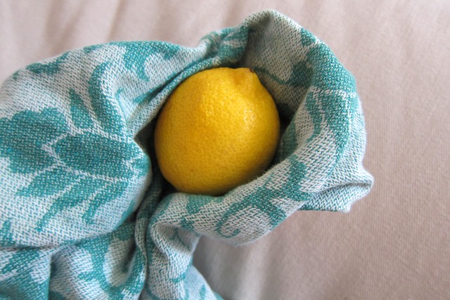 Zitrone mit unbehandelter Schale