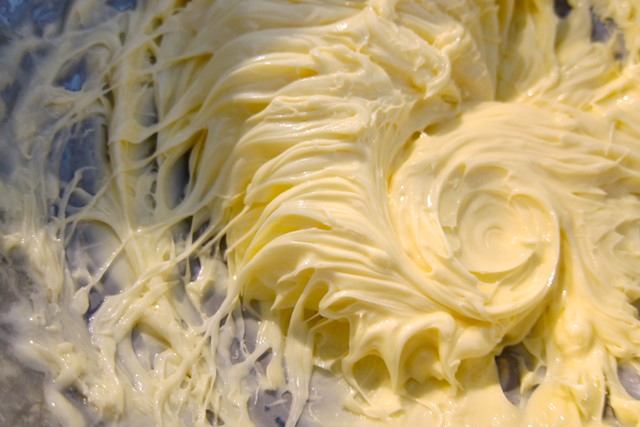 So sieht cremig geschlagene Butter aus!